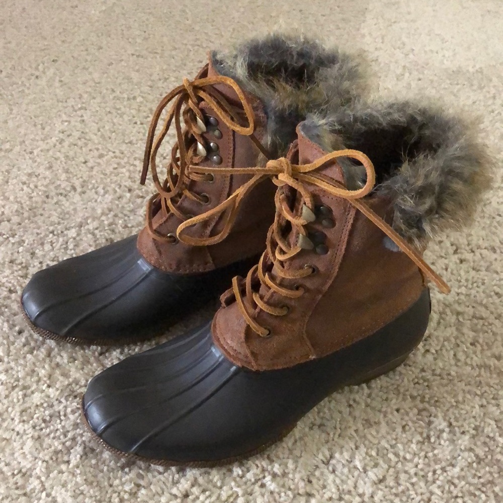 Brown Sperry duck boots with fur, waterproof